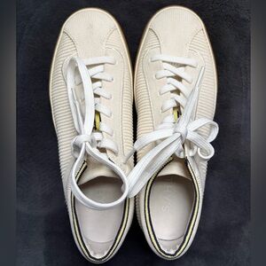 Rothy’s off white sneakers - size 7 - $40